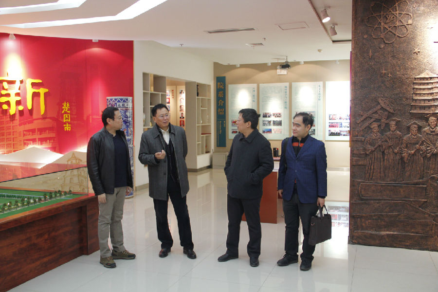04102737y7bk.jpg